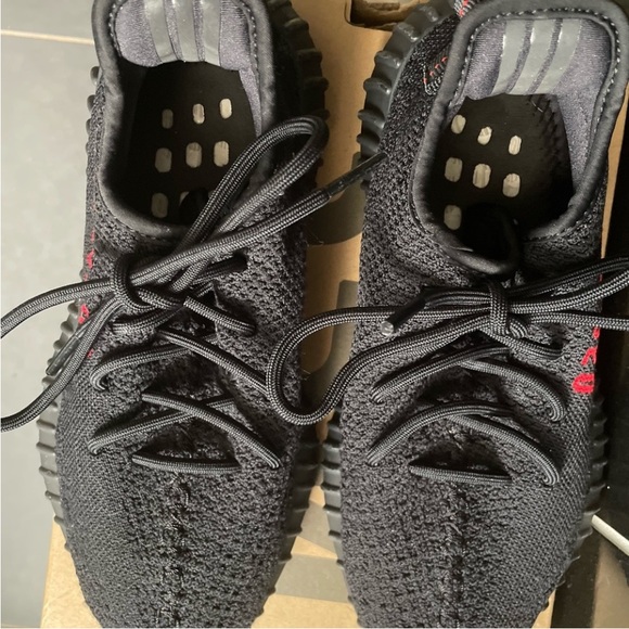 Yeezy size 6 black and ref insole is missing - Picture 4 of 9